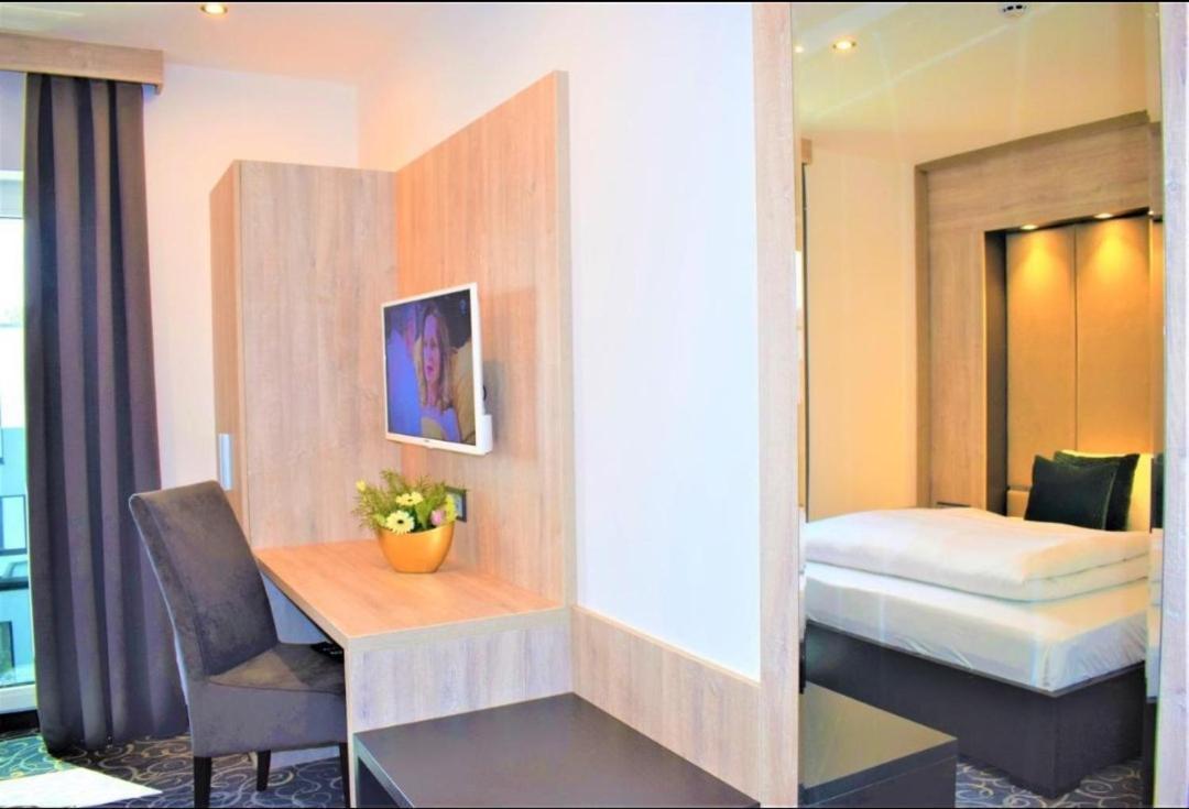 Hotel Business Bay Das Ehemalige Staycation Hotel Sindelfingen Dış mekan fotoğraf