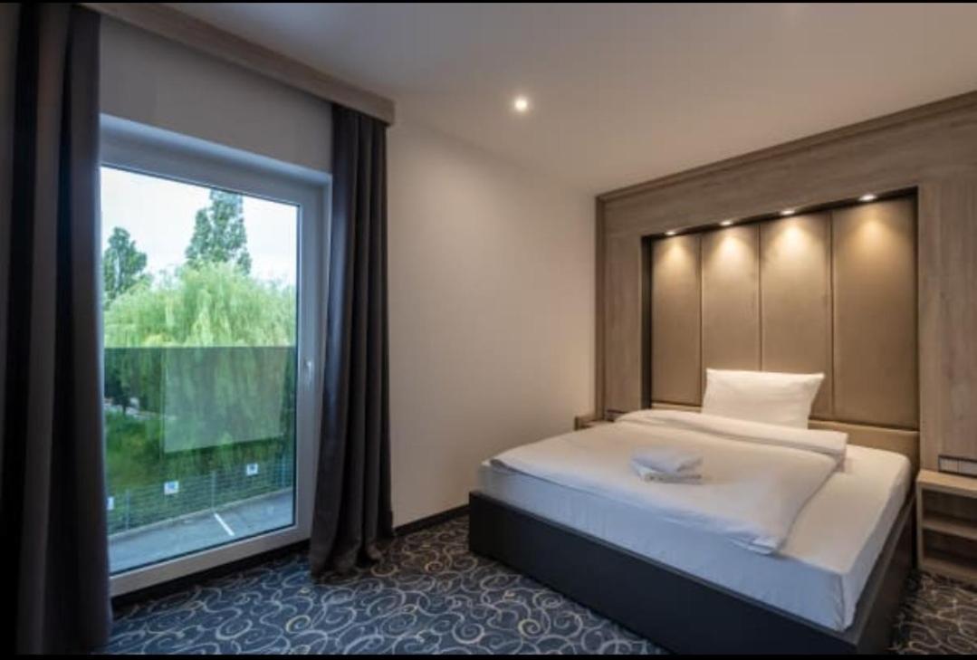 Hotel Business Bay Das Ehemalige Staycation Hotel Sindelfingen Dış mekan fotoğraf