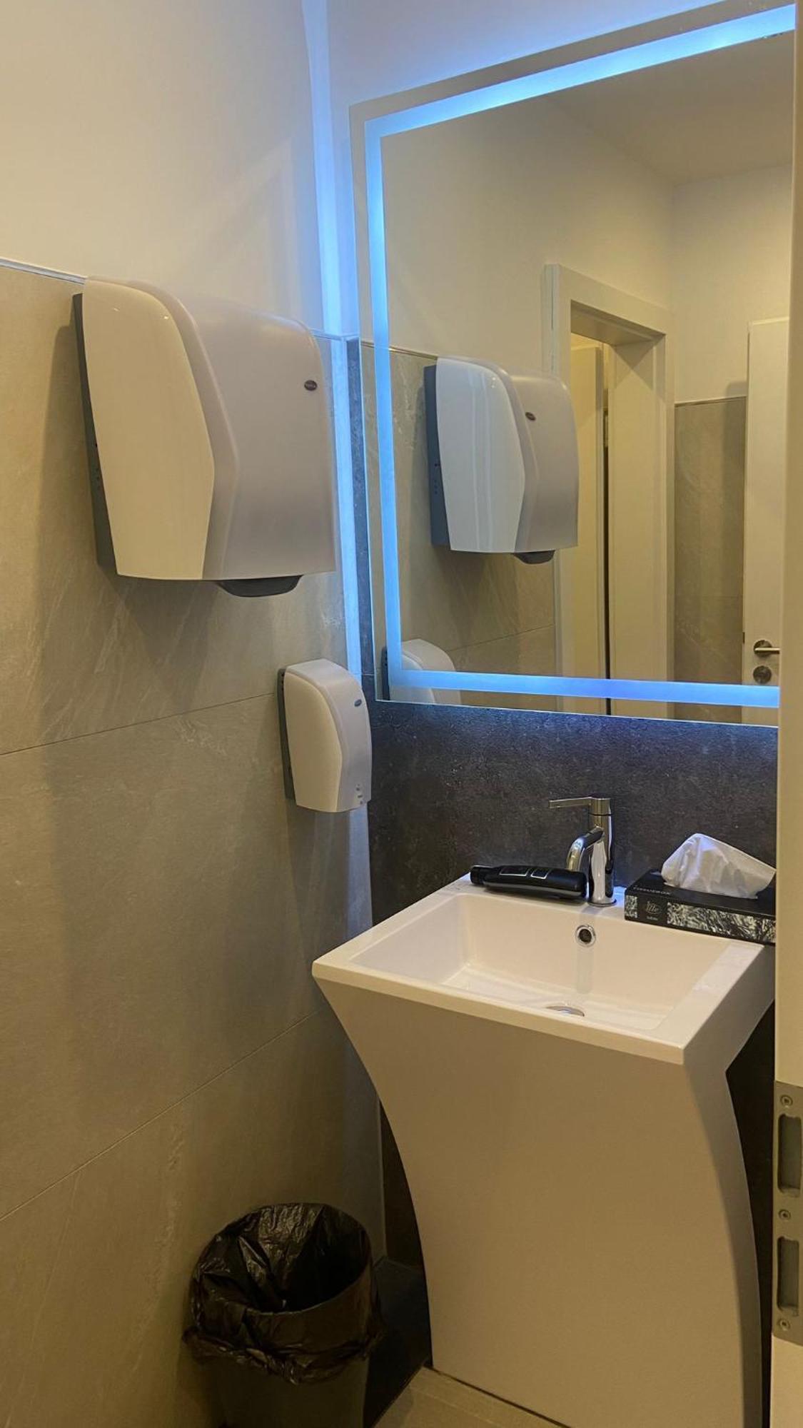 Hotel Business Bay Das Ehemalige Staycation Hotel Sindelfingen Dış mekan fotoğraf